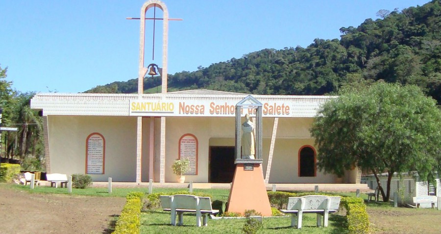 Santuário Diocesano Nossa Senhora da Salete em Caldas Novas